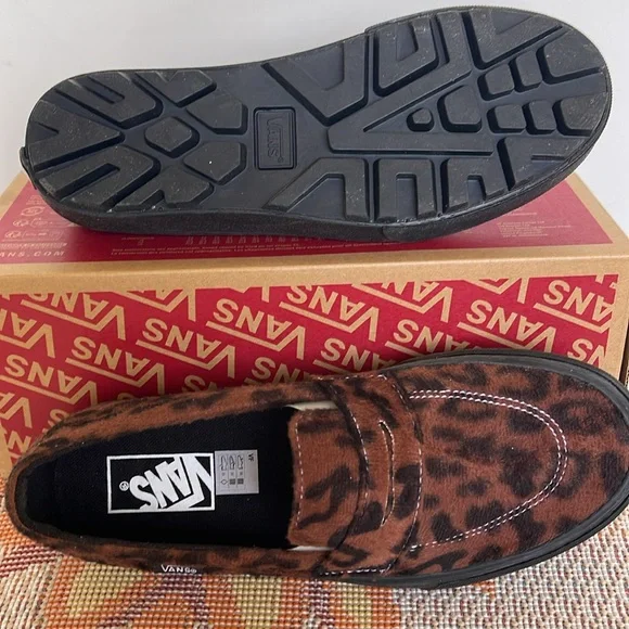 Van’s WMNS Style 53
Leopard Brown/Black
VN000CQPY49
Sneakers - Picture 3 of 16